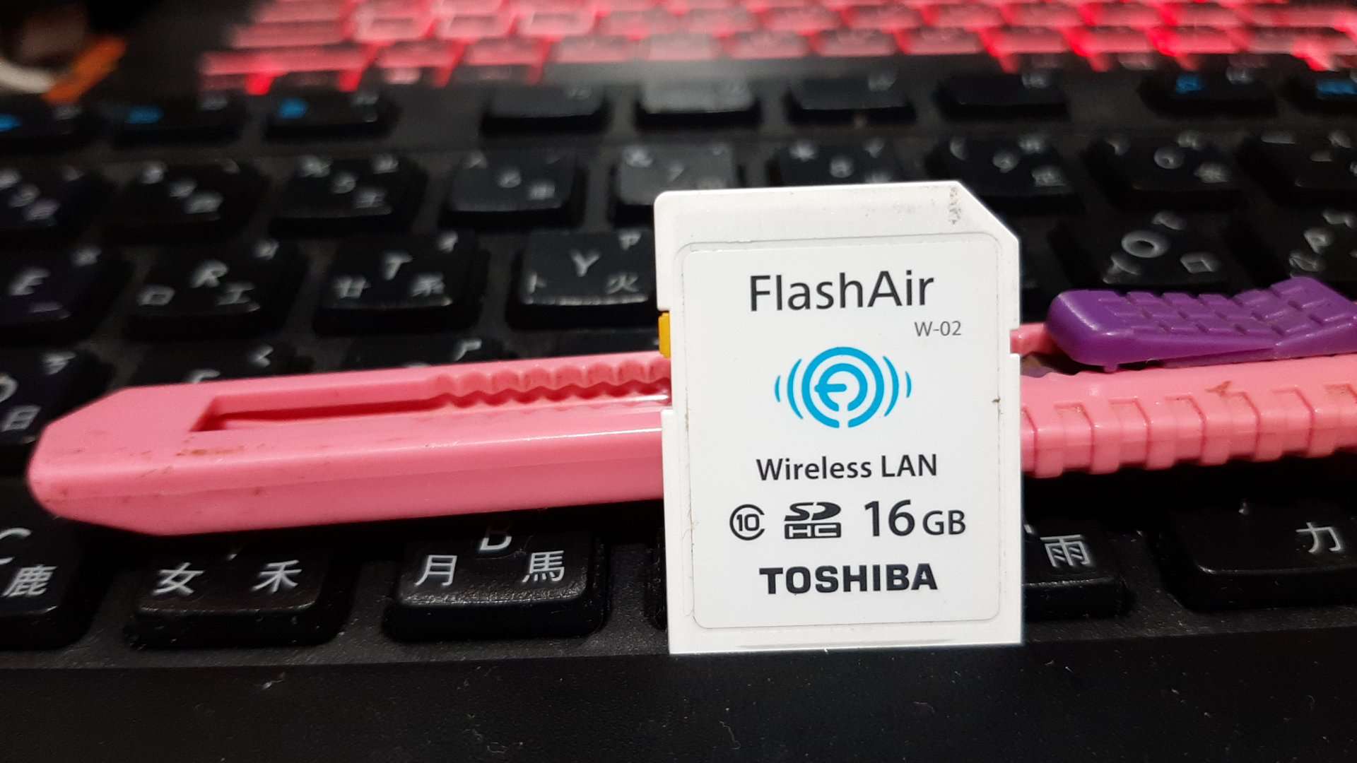 その他 TOSHIBA FLASHAIR W-02 16GB 東芝、速度アップした16GBの無線LAN搭載SDHCカード「FlashAir W